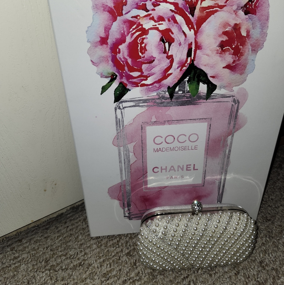 Elegant Pearl Clutch GUC - Picture 2 of 3